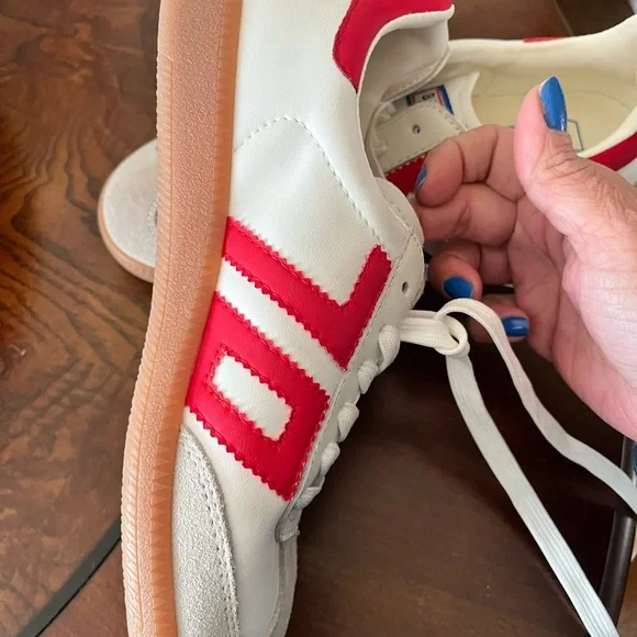 Back 70 Women's Red and White Sneakers - Picture 4 of 5